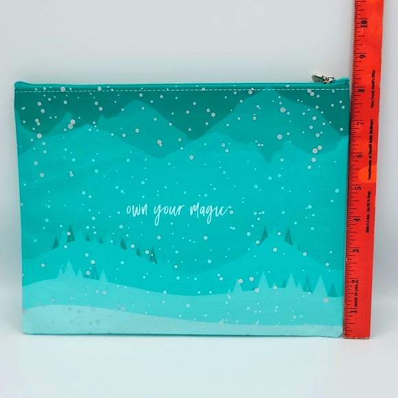 Thrive Causemetics Bag - Picture 5 of 5